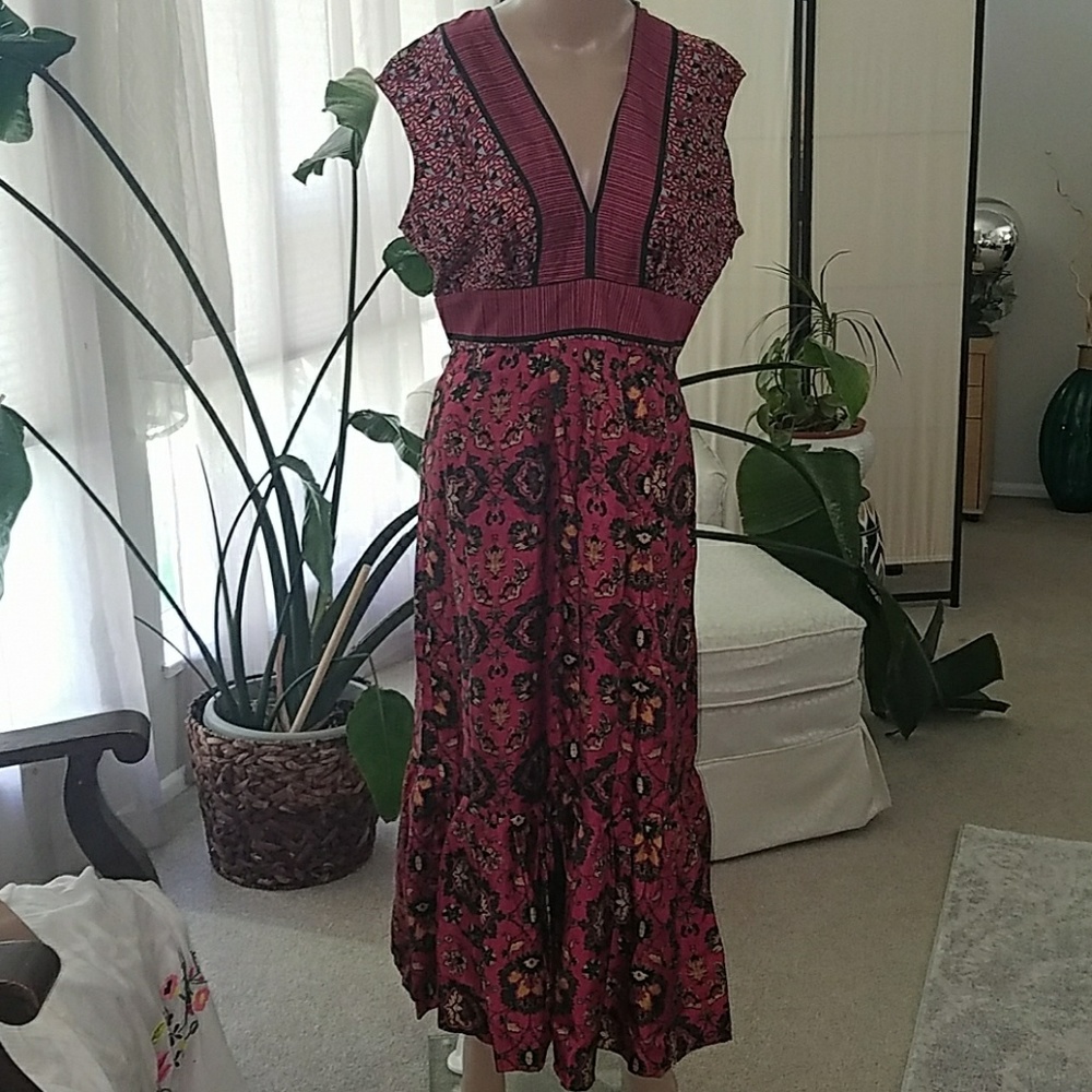 Semi sleeveless burgundy dress